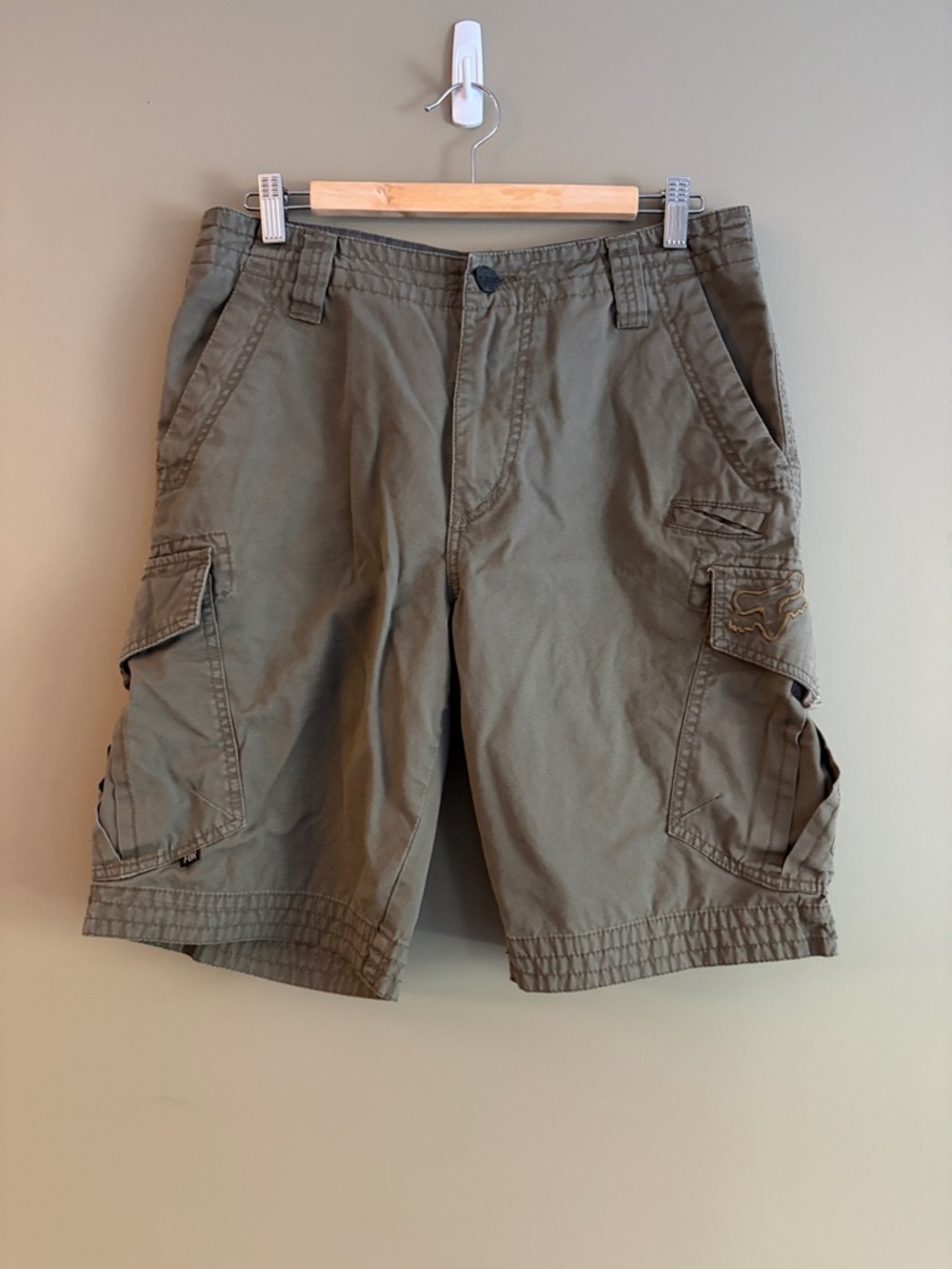 FOX Men's Olive Green Cargo Shorts with Utility Pockets size 32